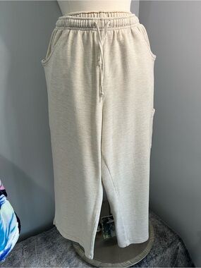 Bobbie Brooks Size XL Cream/Beige Elastic Waist Waffle Knit Wide Leg Capri Pants
